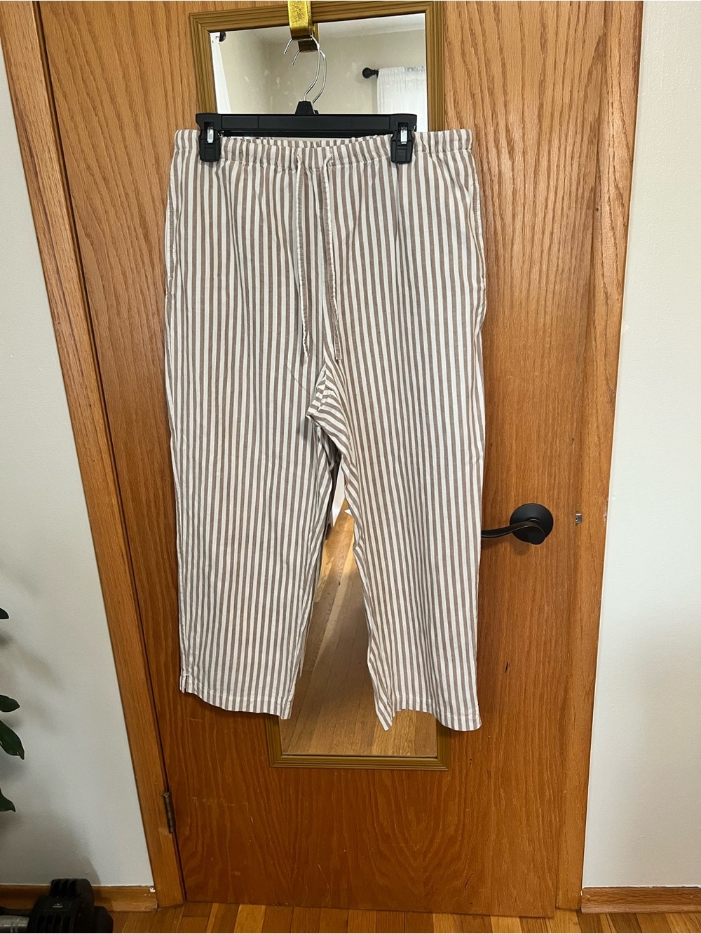 Orvis Beige and White Striped Capris